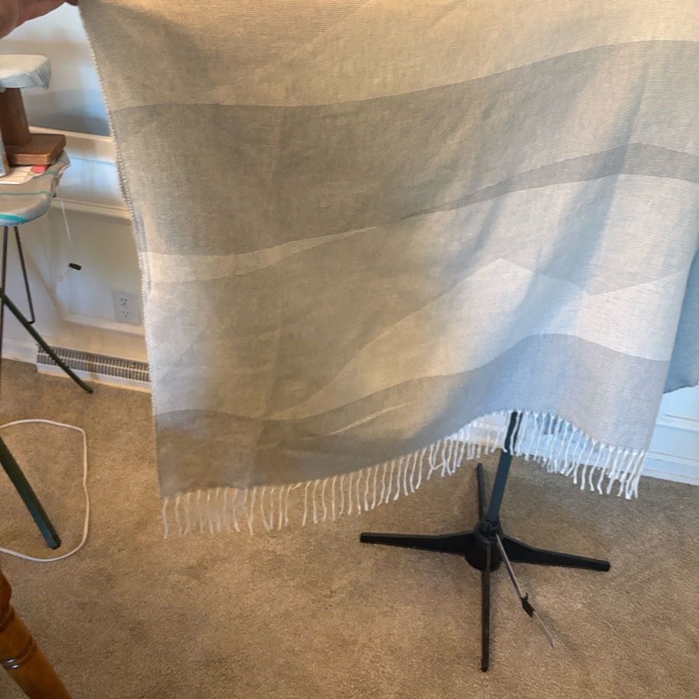 a.n.a Soft Gray and Cream Fringe Shawl Poncho NWOT - Picture 6 of 13